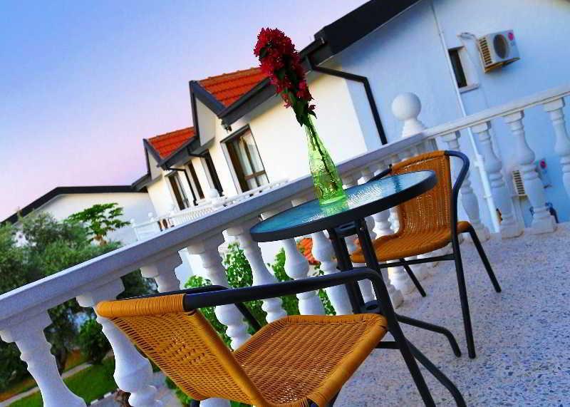The Ship Inn Hotel Кирения Экстерьер фото