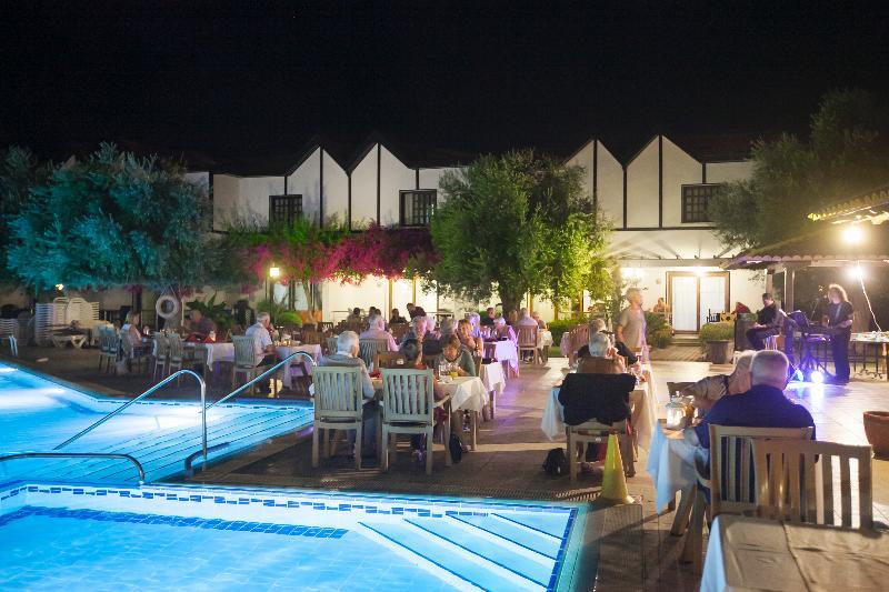 The Ship Inn Hotel Кирения Экстерьер фото