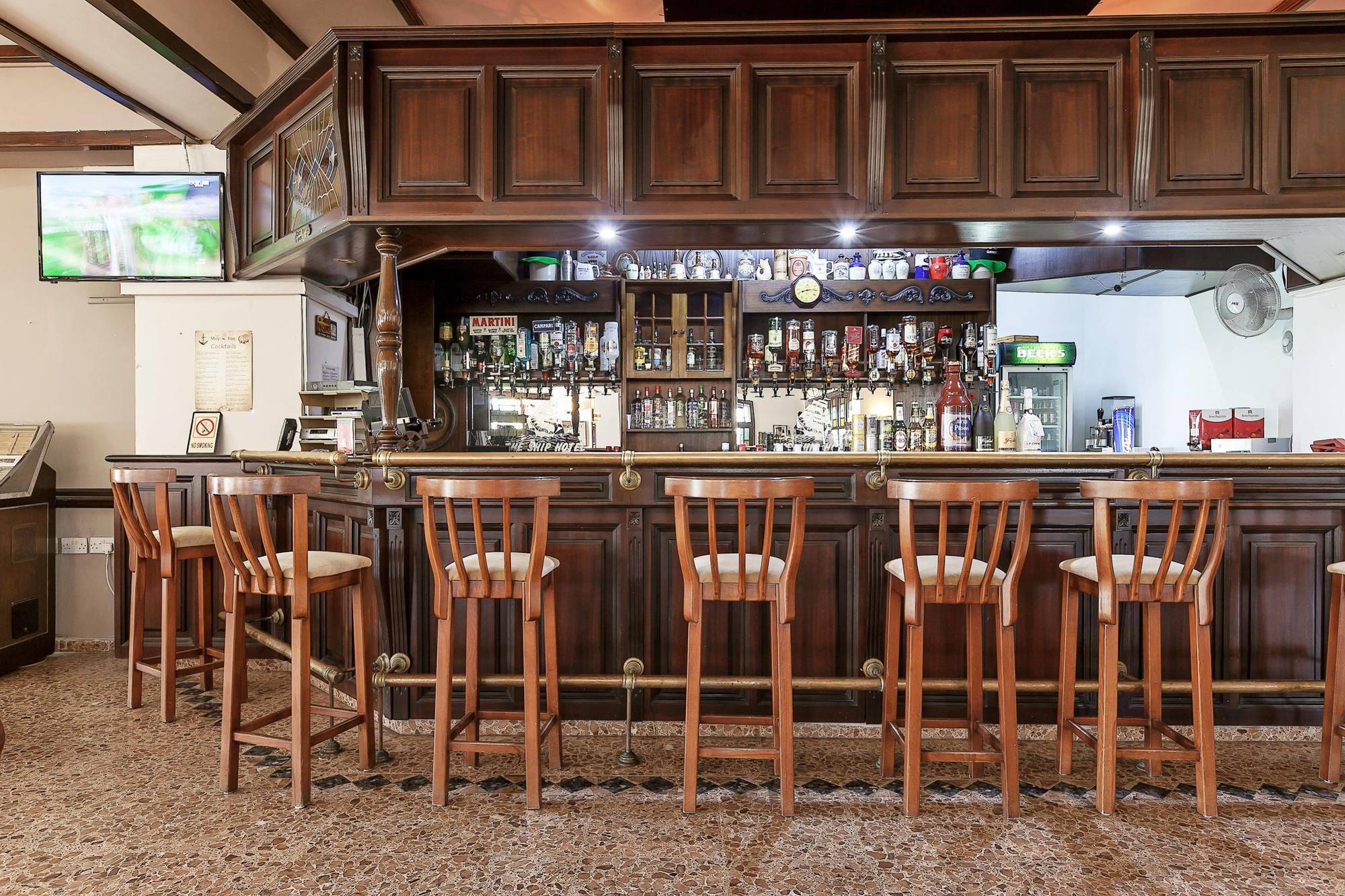 The Ship Inn Hotel Кирения Экстерьер фото