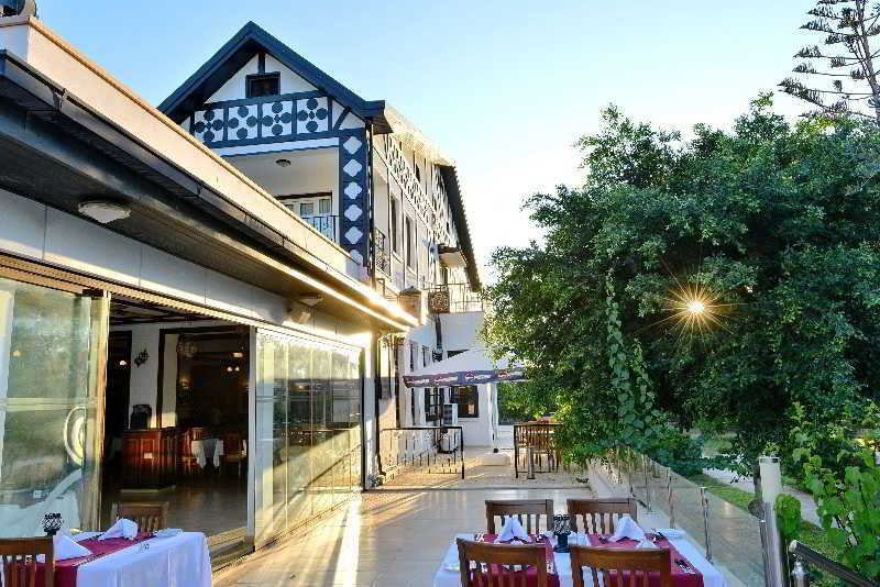 The Ship Inn Hotel Кирения Экстерьер фото
