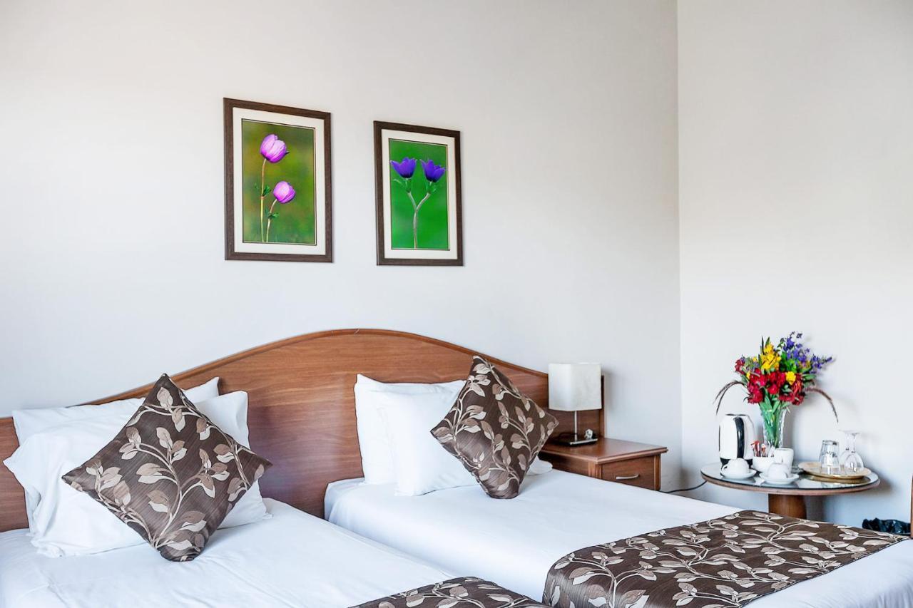 The Ship Inn Hotel Кирения Экстерьер фото